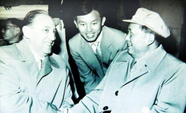 退休后的耿飚:爱逛旧书摊,对子女教育很重视_工作_耿志远_国家