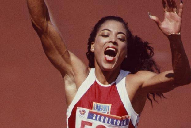 花蝴蝶乔伊娜:飞行药检前匆忙退役,死因真与禁药有关