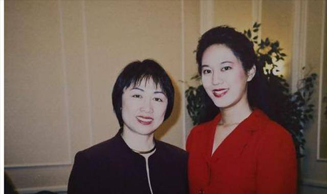 美国华裔作家张纯如葬礼:曾为30万冤魂奔命,父母白发人送黑发人_of