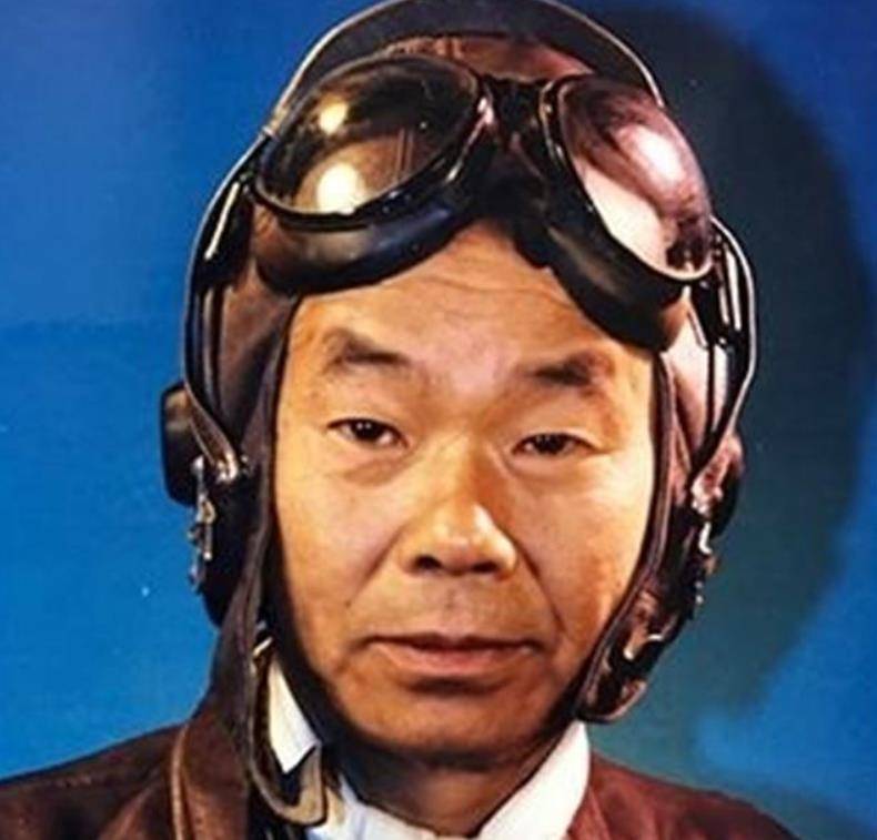 空军少将杨国祥:驾"强5"战机,携氢弹迫降戈壁滩,宁死不跳伞