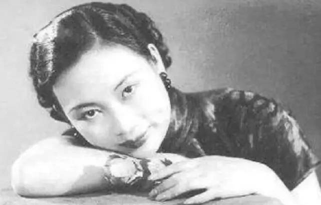 白天骑驴潇洒,晚上青楼上班,15岁少女被电影公司挑中,一炮而红