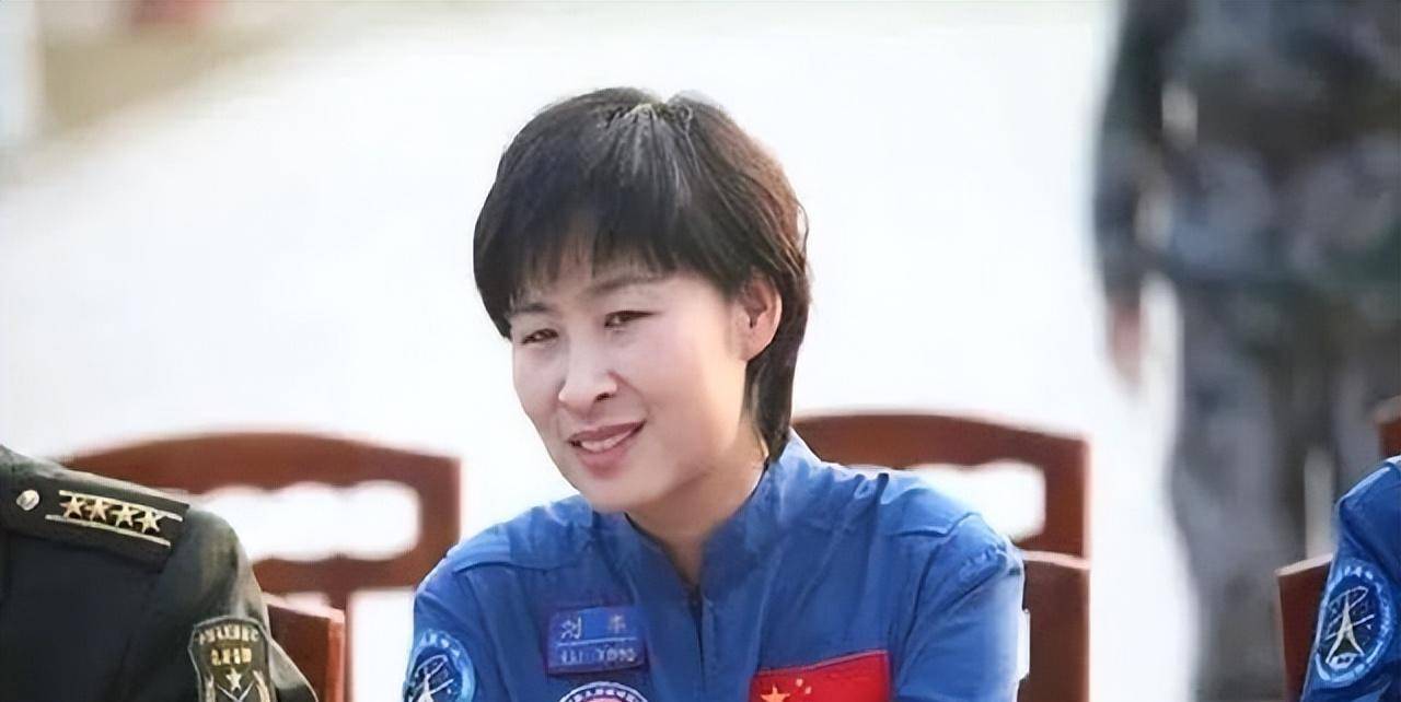 中国首位女宇航员:刘洋返回地球后为爱隐退,如今家庭事业双丰收