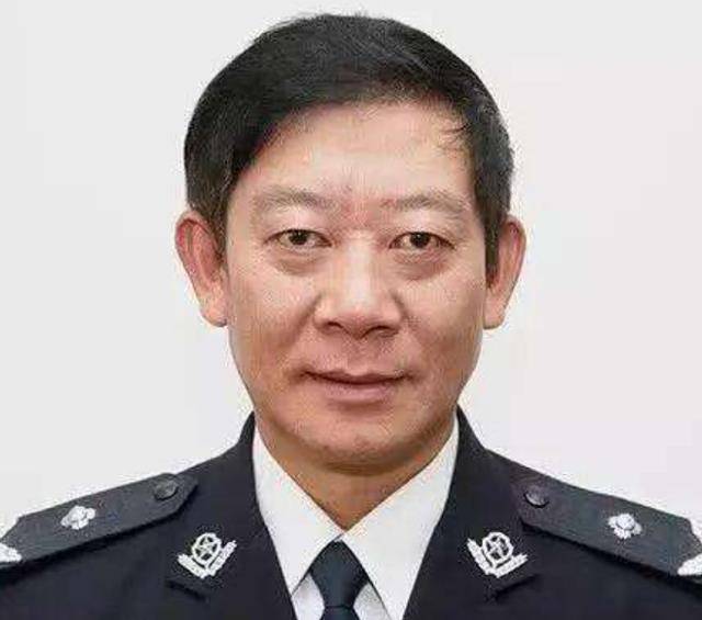 缉毒英雄陈新民:卧底贩毒团伙百次从未失手,毒枭临刑前冲他磕头