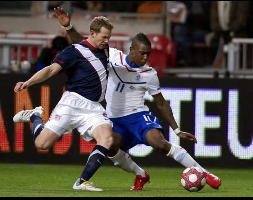 初期的10支球队之一,清水心跳足球俱乐部有着悠久的历史和辉煌的战绩