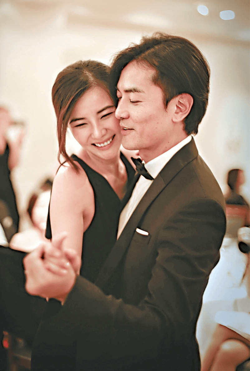 郑伊健夫妇日本低调现身，蒙嘉慧素颜出镜，真实美态引赞叹-郑伊健与蒙嘉慧什么时候结婚