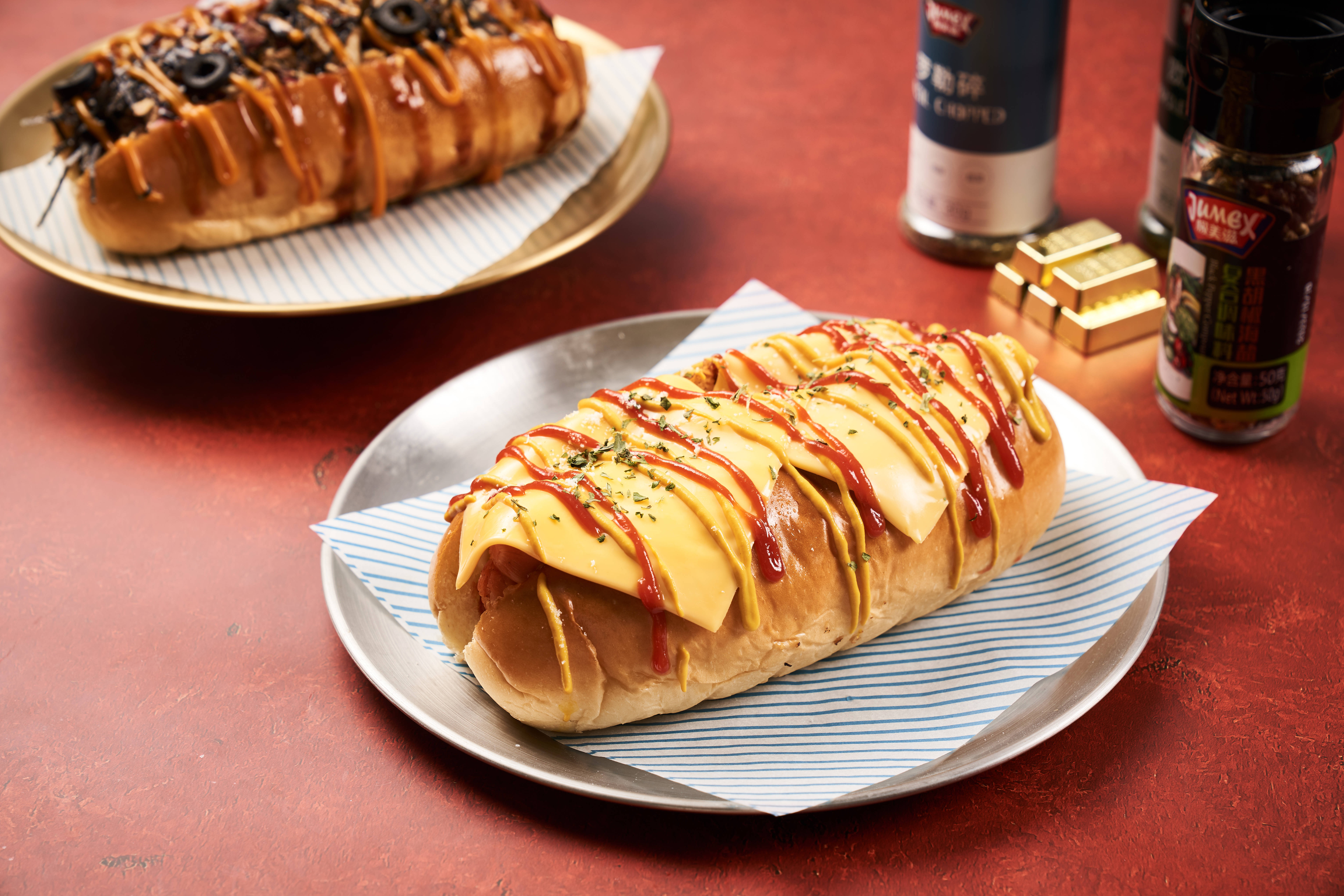 热狗汉堡,以其独特的风味和便利的用餐体验,迅速成为都市人的餐饮新宠