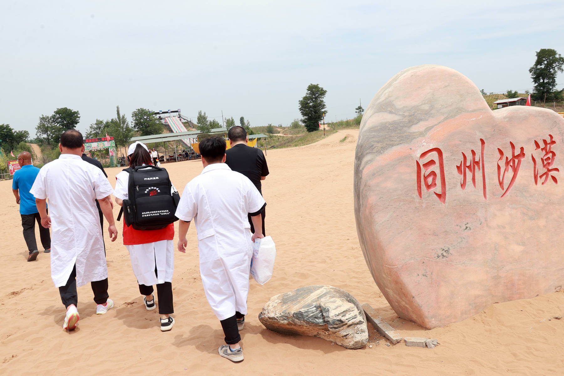 端午节:陕西大荔"行走的医院"进景区