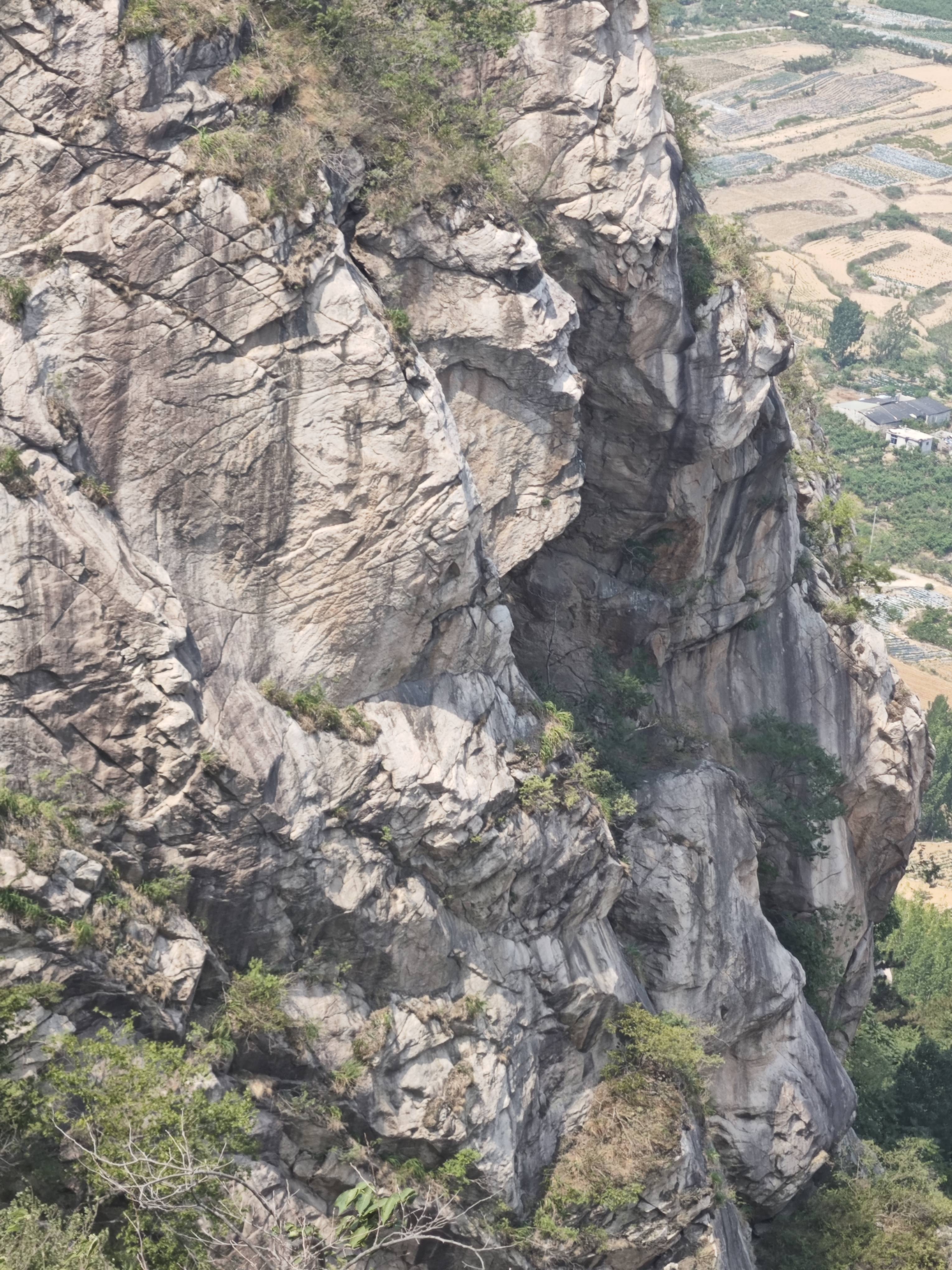 雄奇瑰丽虎头崖(叟崮)