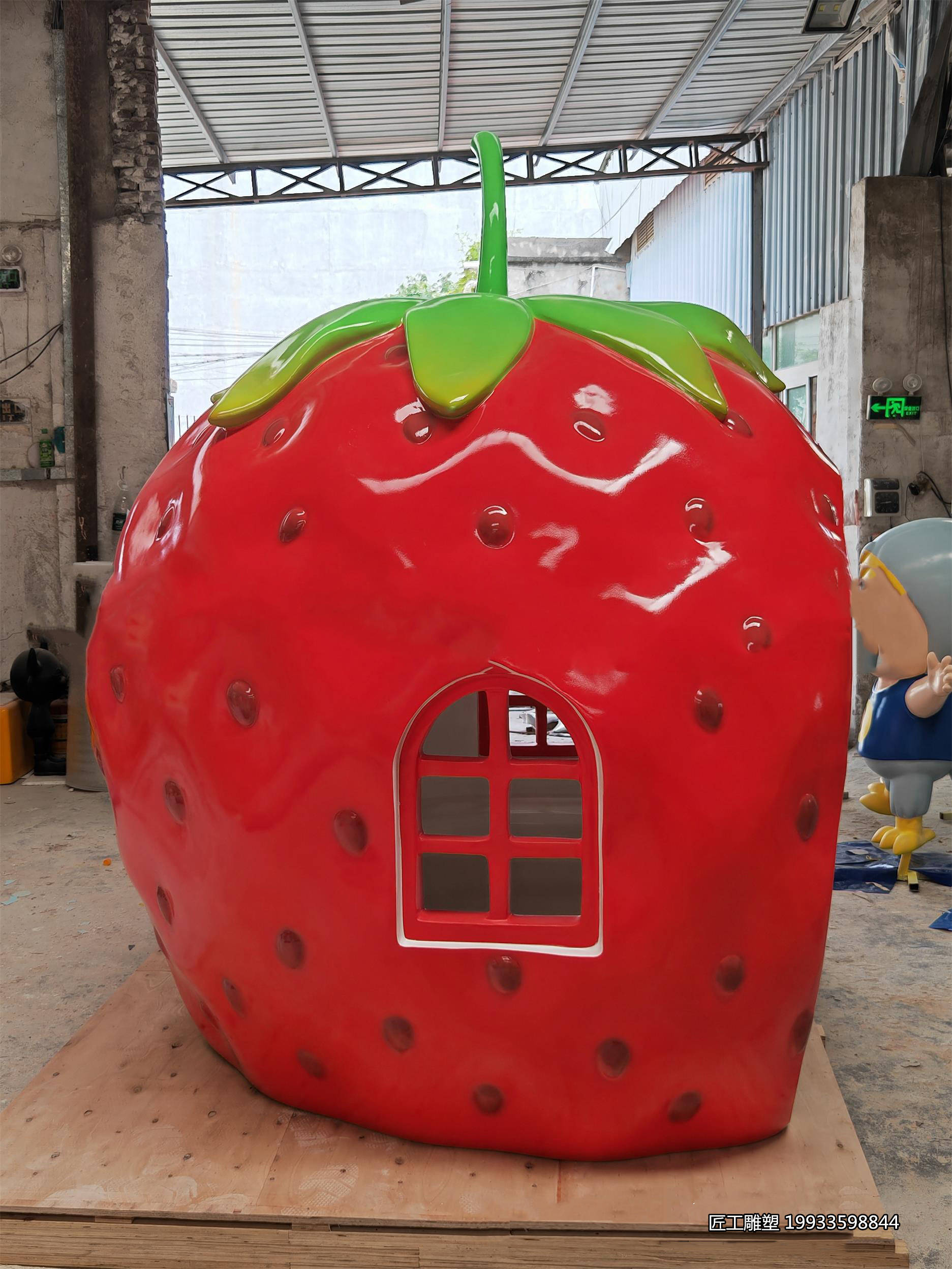 玻璃钢草莓屋景观雕塑 水果屋模型仿真摆件小品