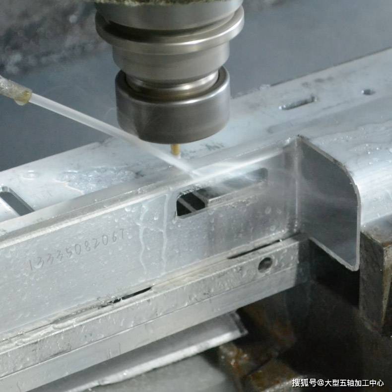 大荣铝型材加工中心智能化加工 推动高铁铝零部件高速