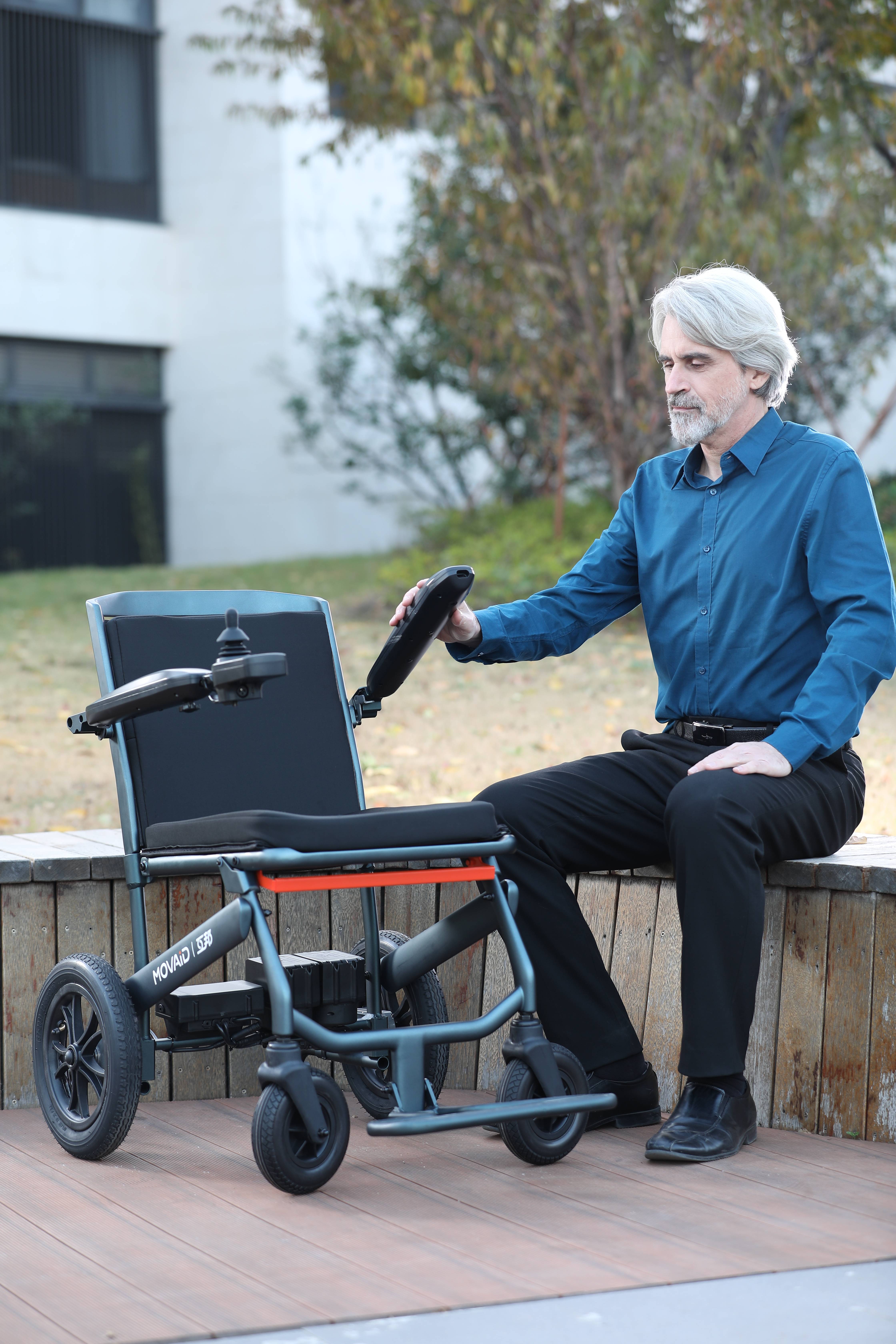 从手动到自动:老人代步电动轮椅车的发展历程