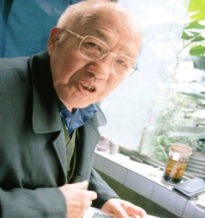 原创1950年,重庆一女特务自首,真实身份曝光引轰动:她是个男人