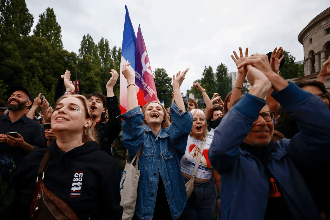 法国议会选举:左翼爆冷领先 总理阿塔尔将提交辞呈