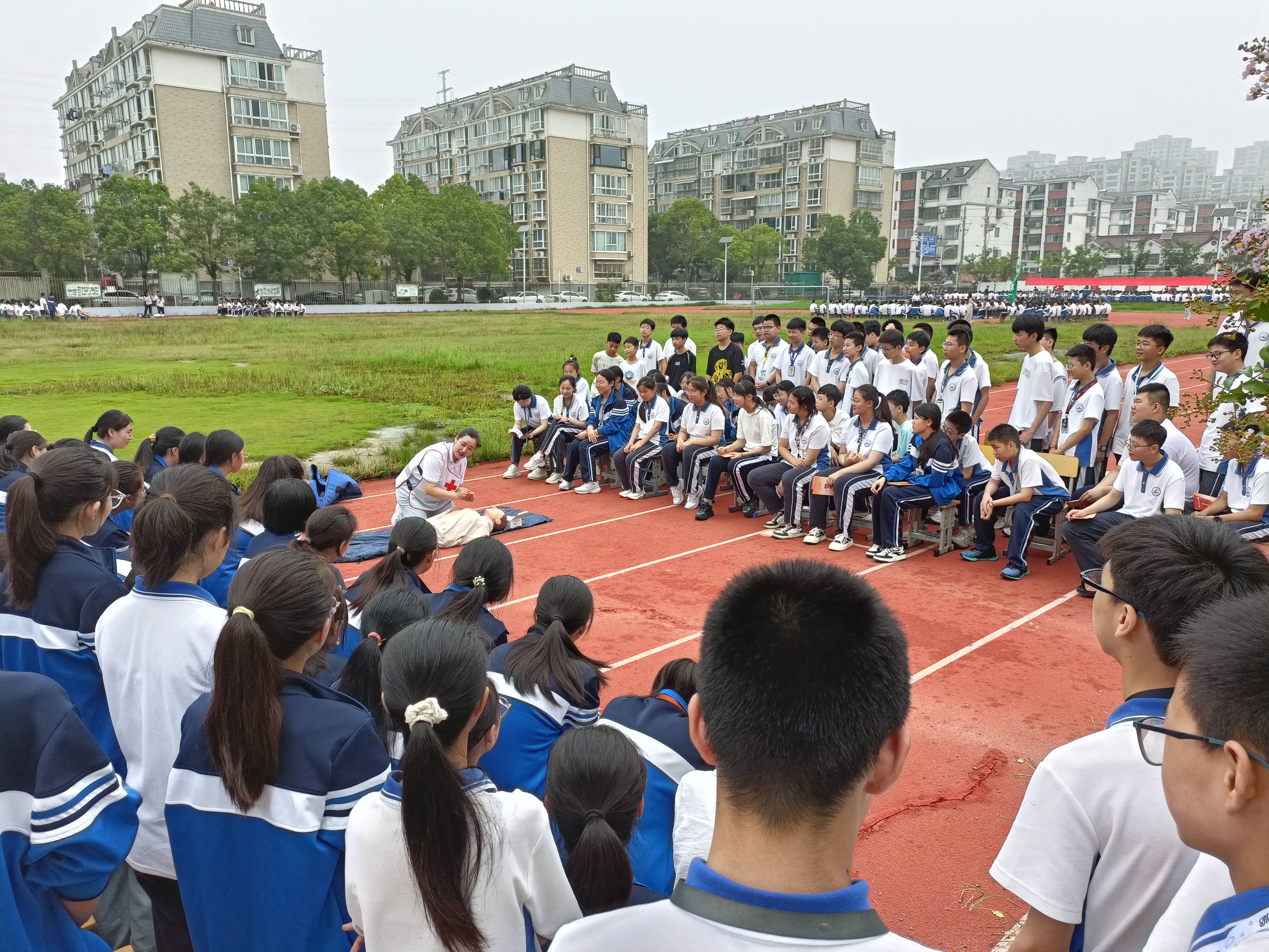 射阳县红十字会组织7名救护培训师资来到江苏省射阳中学和射阳外国语
