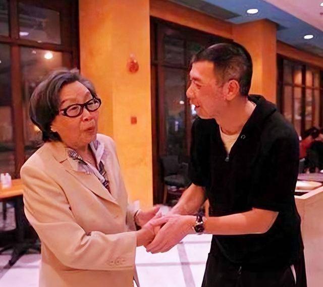 在外漂泊半生,71岁回上海老宅,发现门匾中有惊喜_杜美如_姚玉兰_女儿