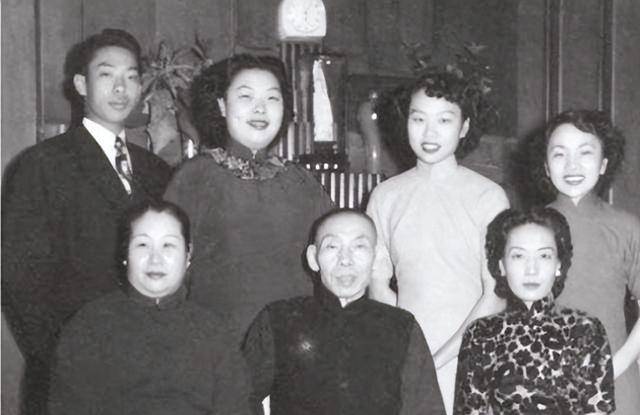 在外漂泊半生,71岁回上海老宅,发现门匾中有惊喜_杜美如_姚玉兰_女儿