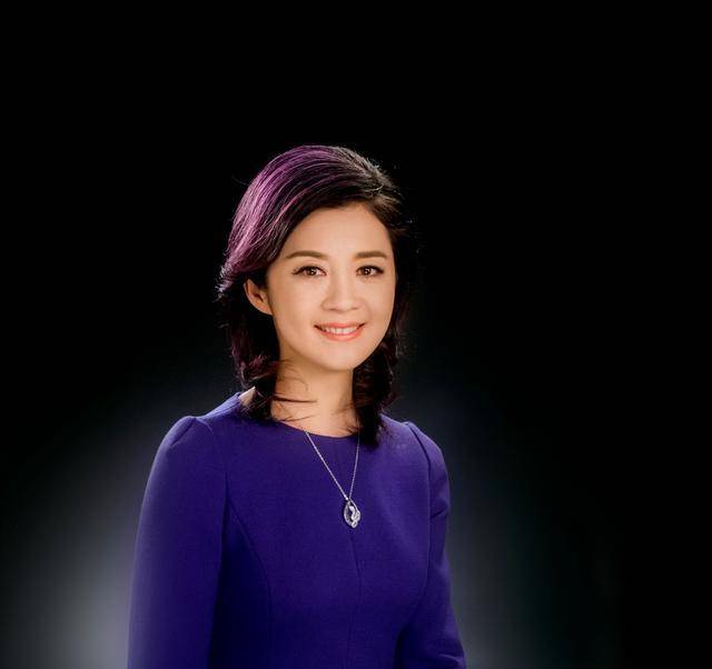 回顾许戈辉:事业巅峰期离开央视,嫁富商后与丈夫前妻亲如姐妹
