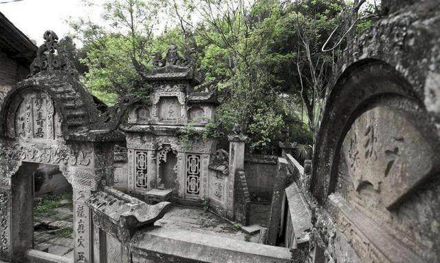 神秘公主墓,挖掘后地震,洪灾不断,政府被迫为其重新安葬