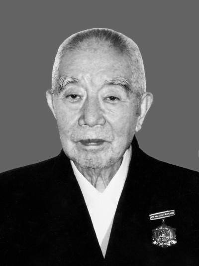 工作人员还是向当时的县委书记齐寿良汇报了情况.女人的态度相当坚决