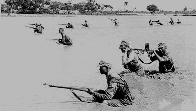 在抗战最为艰难的徐州会战中,中国曾面临着两难抉择:首先是中原沦陷