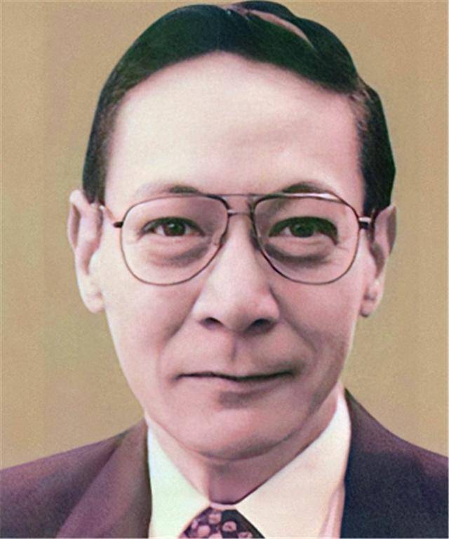 基于这样一番环境下,蒋经国两度公开发表声明,"不曾考虑蒋家人接
