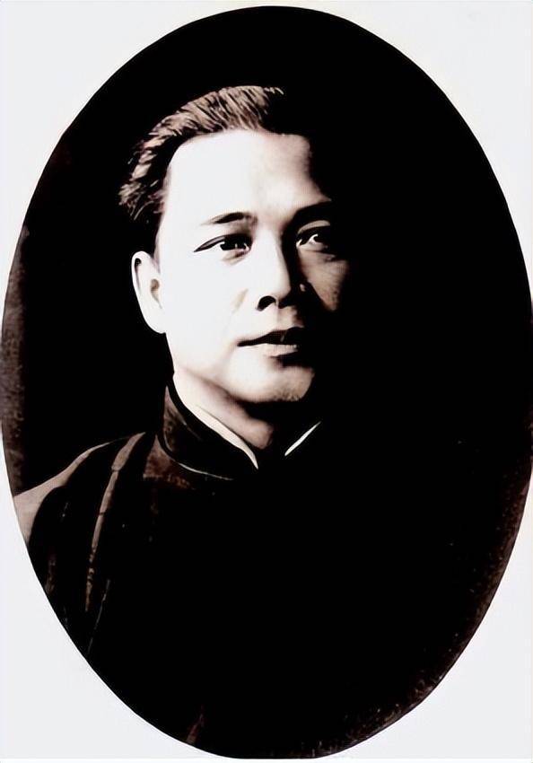 汪精卫儿子回国祭拜,看到父母跪像泪流满面:做错事就该罚_日本_国民