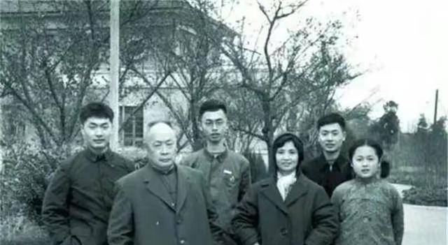 陈毅幼子陈小鲁:娶粟裕之女46岁上校转业投身商海18年因病去世