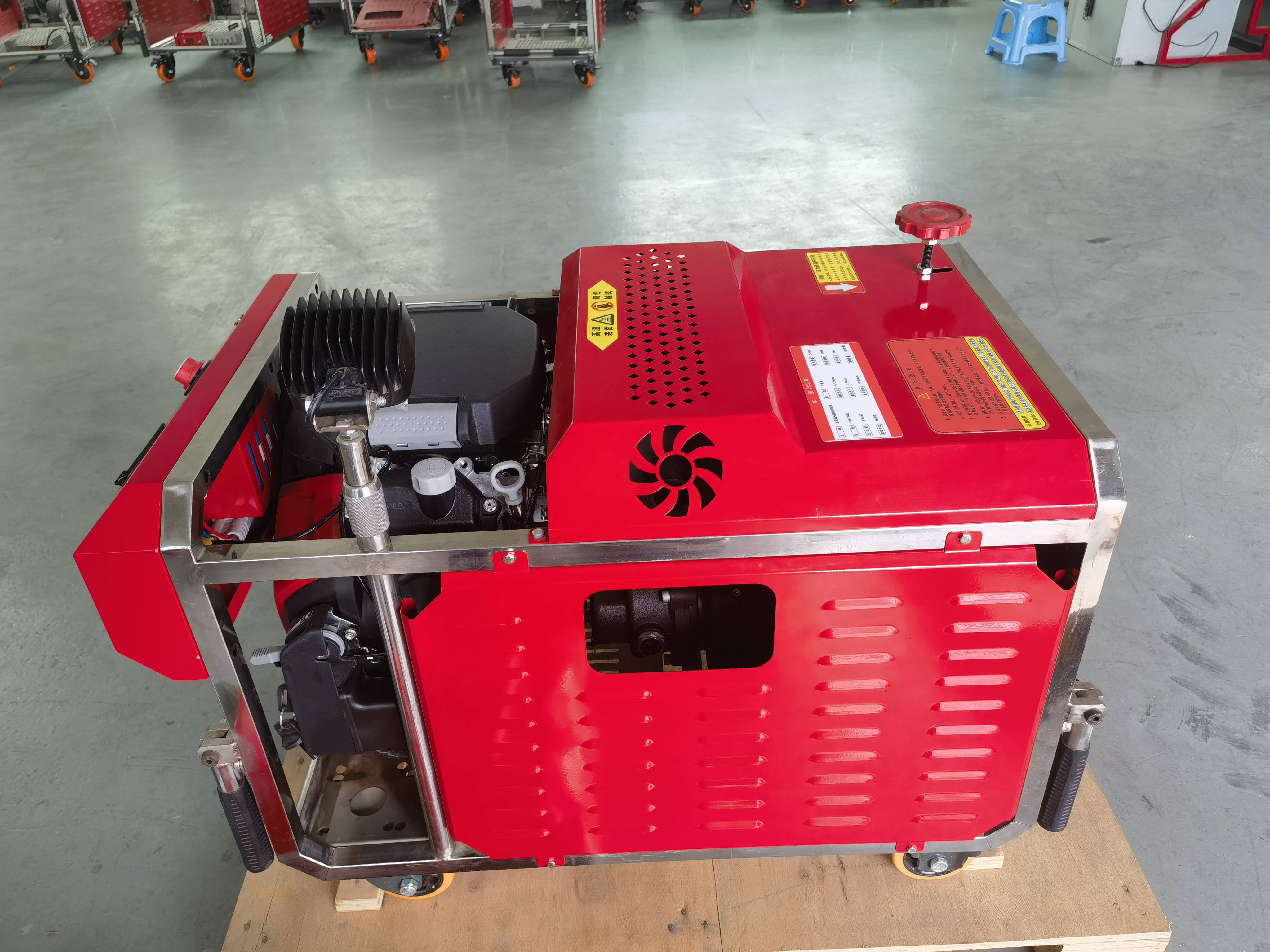 泵的工作原理与特点森林消防泵是一种专为森林灭火而设计的高压水泵