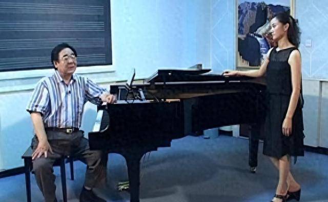 纪实歌唱家宋祖英:和丈夫分居8年,39岁高龄产子,57岁身材似少女_罗浩