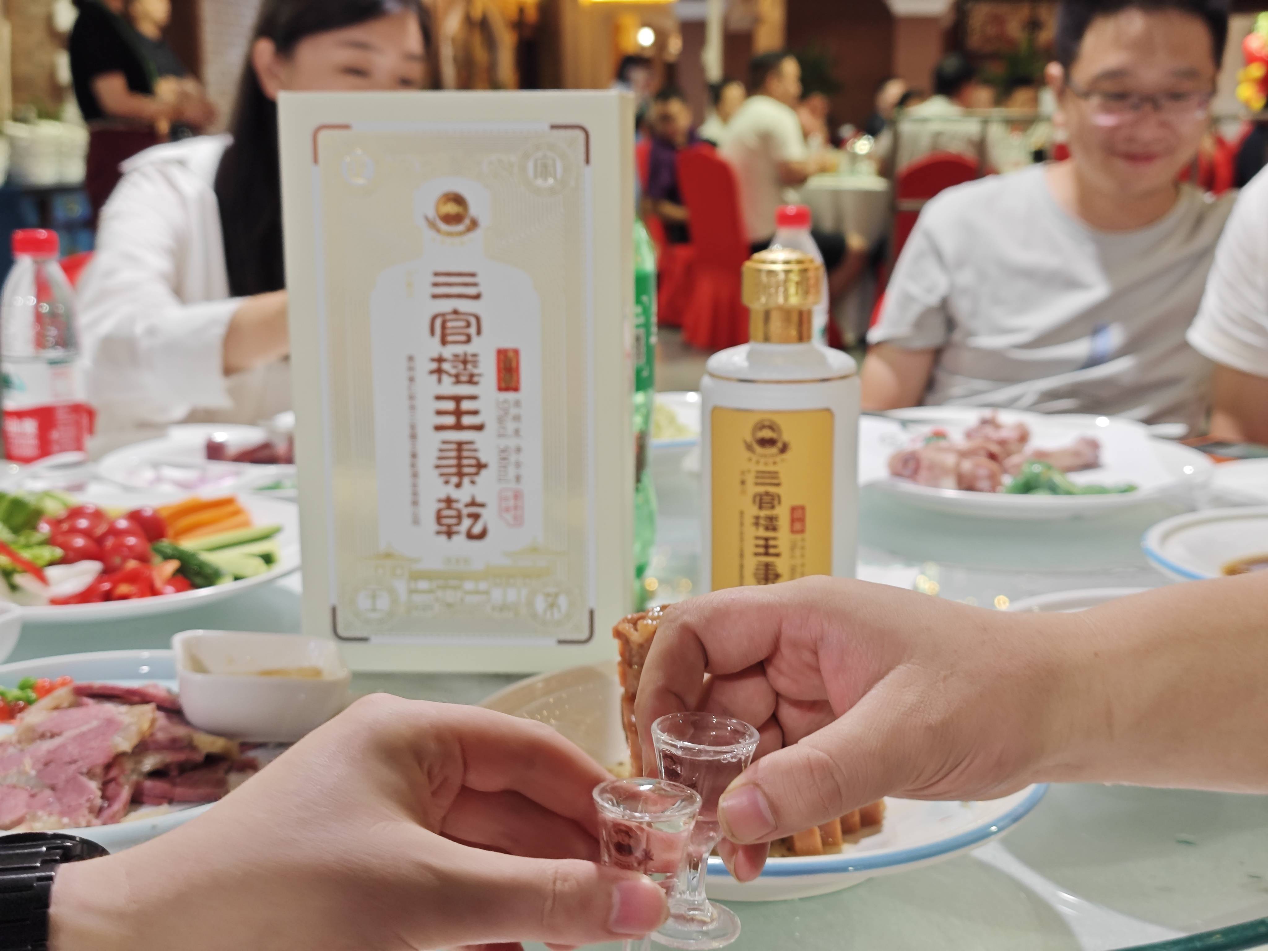 六瓶啤酒等于多少白酒的量，六瓶啤酒等于多少白酒