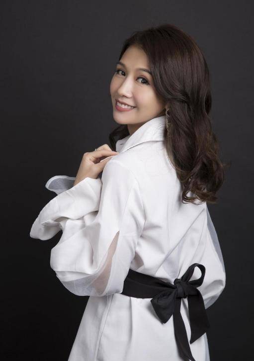 回顾林玮婕:在凤凰台做主播,11年后移居荷兰,她从未停下脚步