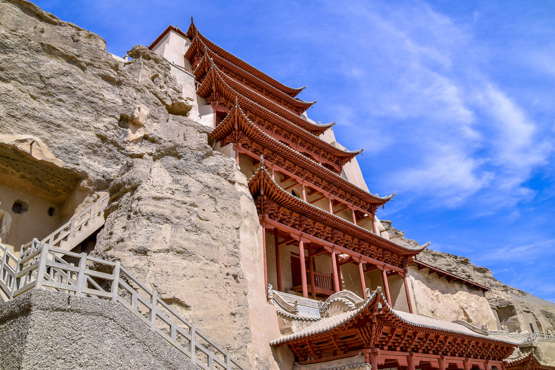 敦煌古城:仿古建筑群,展现了古代敦煌的风貌,可体验