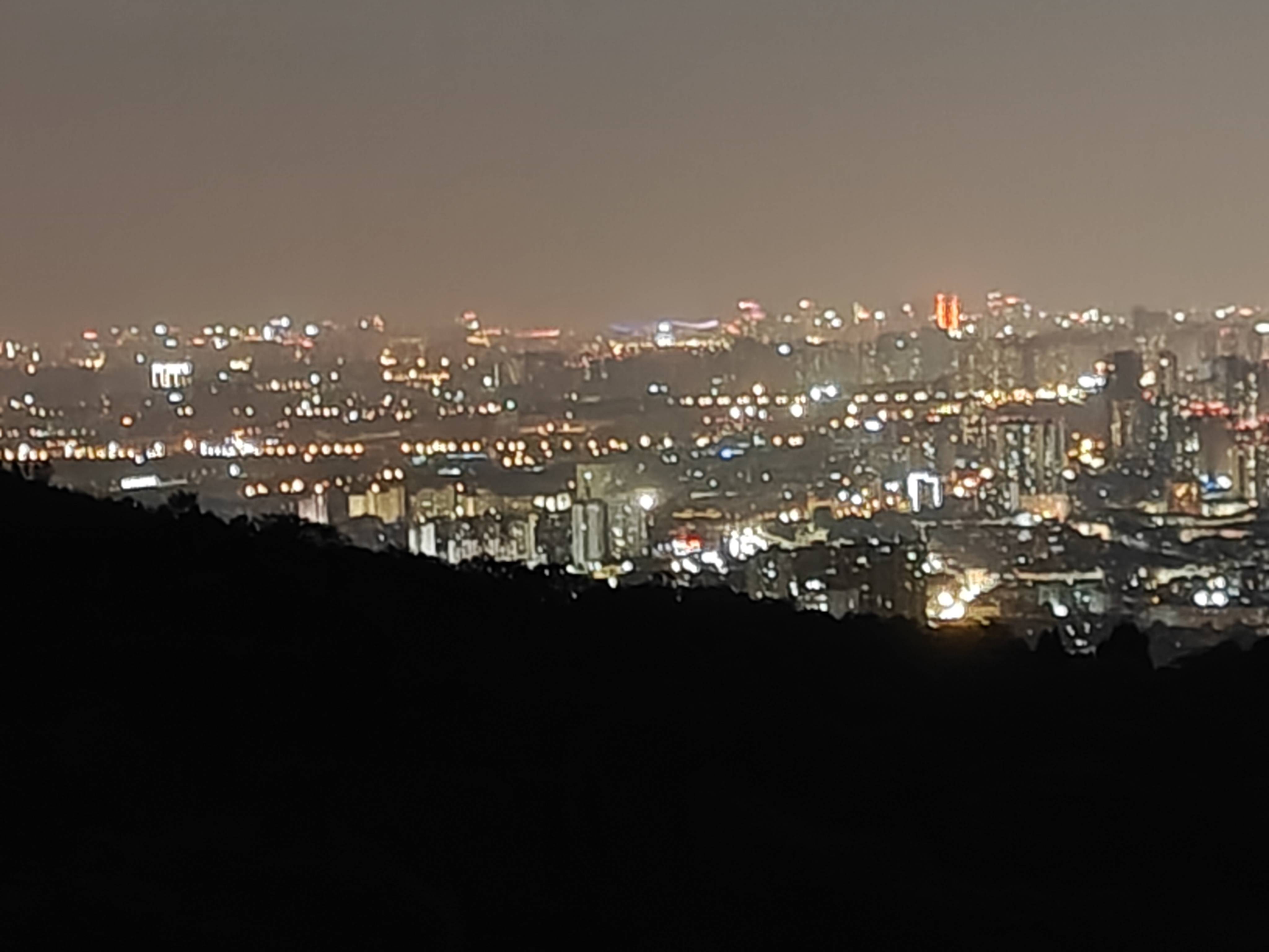 龙泉山夜景图片