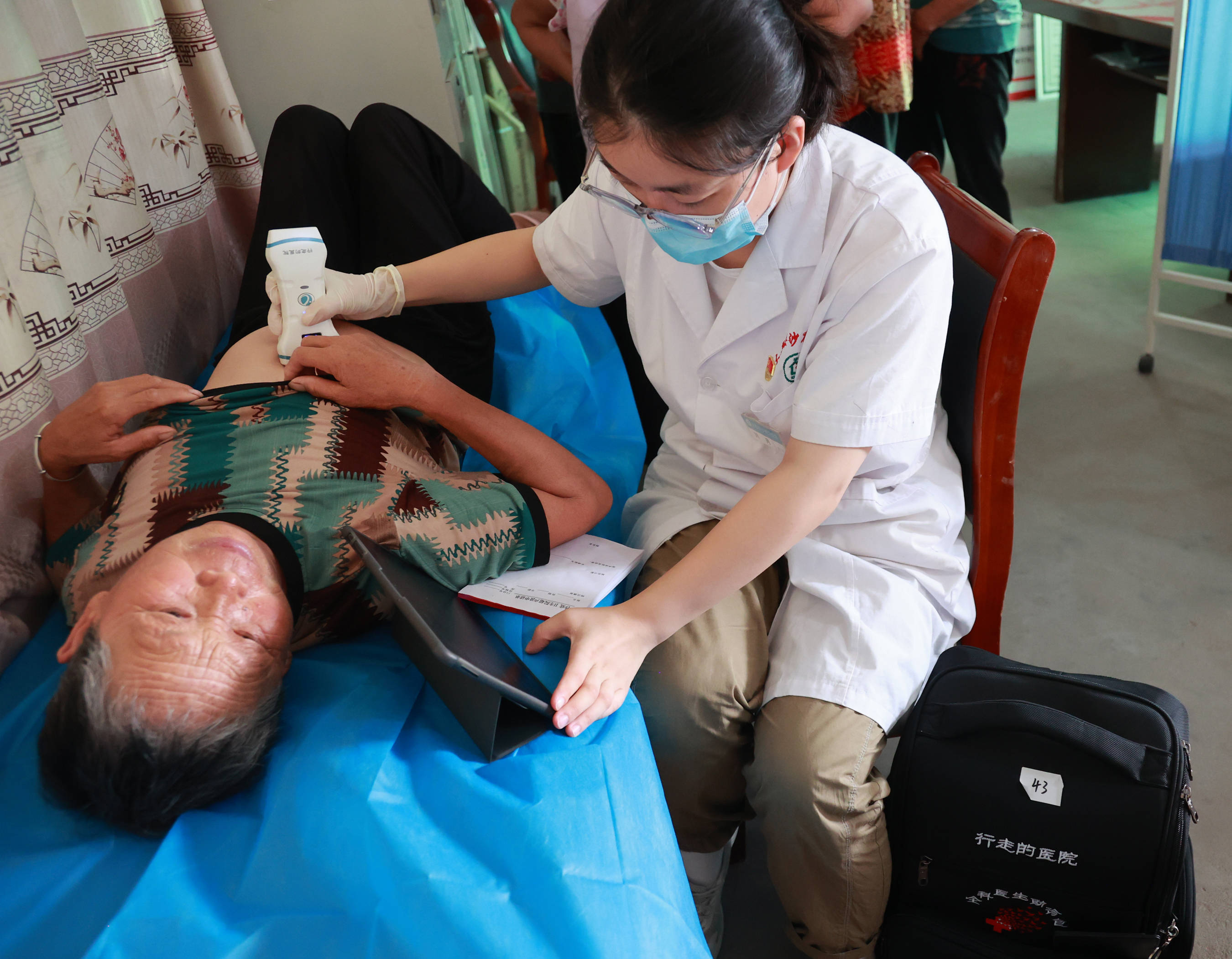 打通农村医疗服务"最后一公里"_群众_看病难