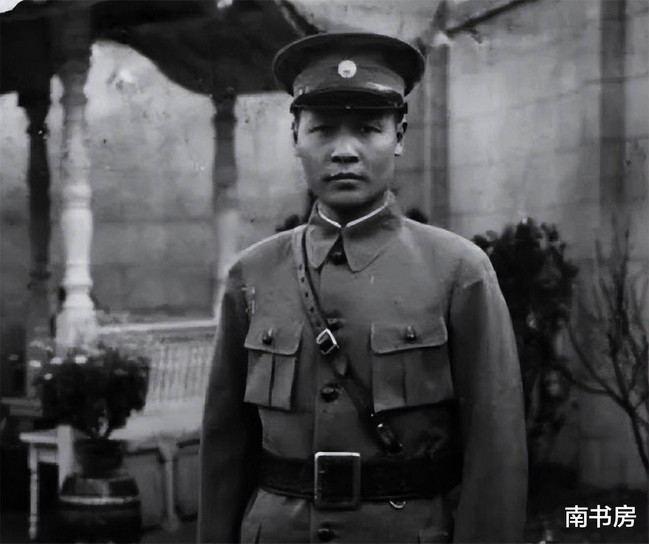 阎锦文带着亲信手下以转移命令,将张澜接走,路上,阎锦文凭借副大队长