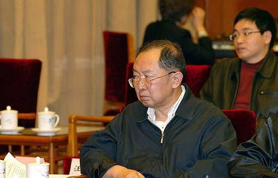 他曾任上海市委书记,父亲是同盟会骨干,享年90岁,长子是中将