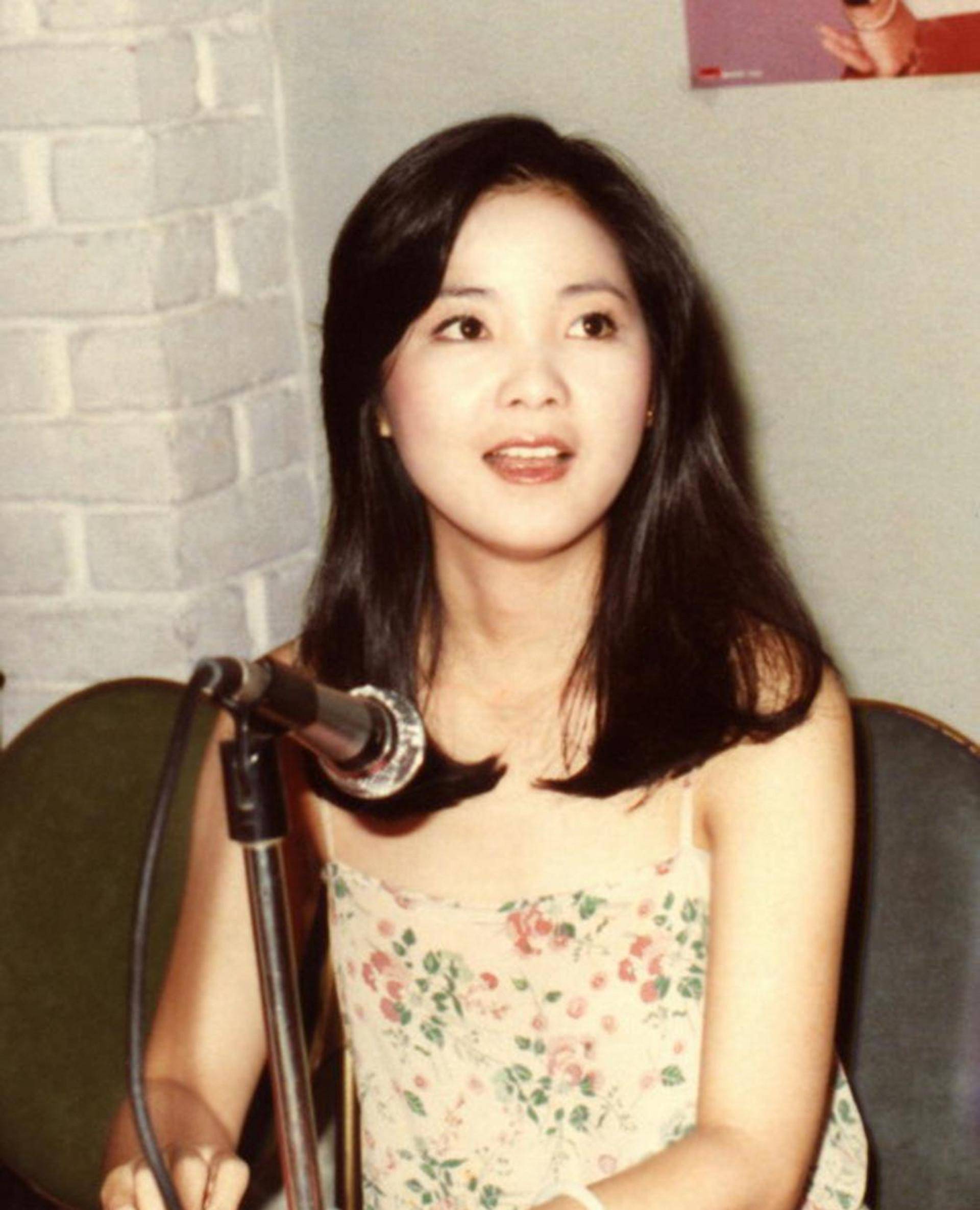 "歌坛天后"邓丽君刚去世一个月,国军少将爆料:她是台湾女间谍