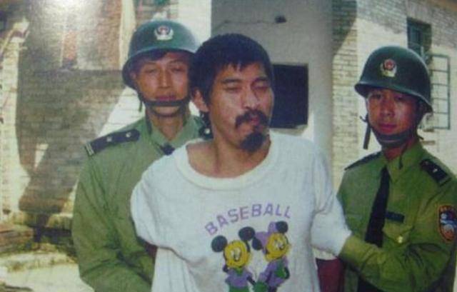 1997年江西警方为抓捕一位悍匪,出动特警37人,却当场牺牲5人