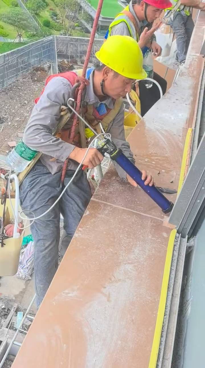 上海高温天气蜘蛛人高空作业