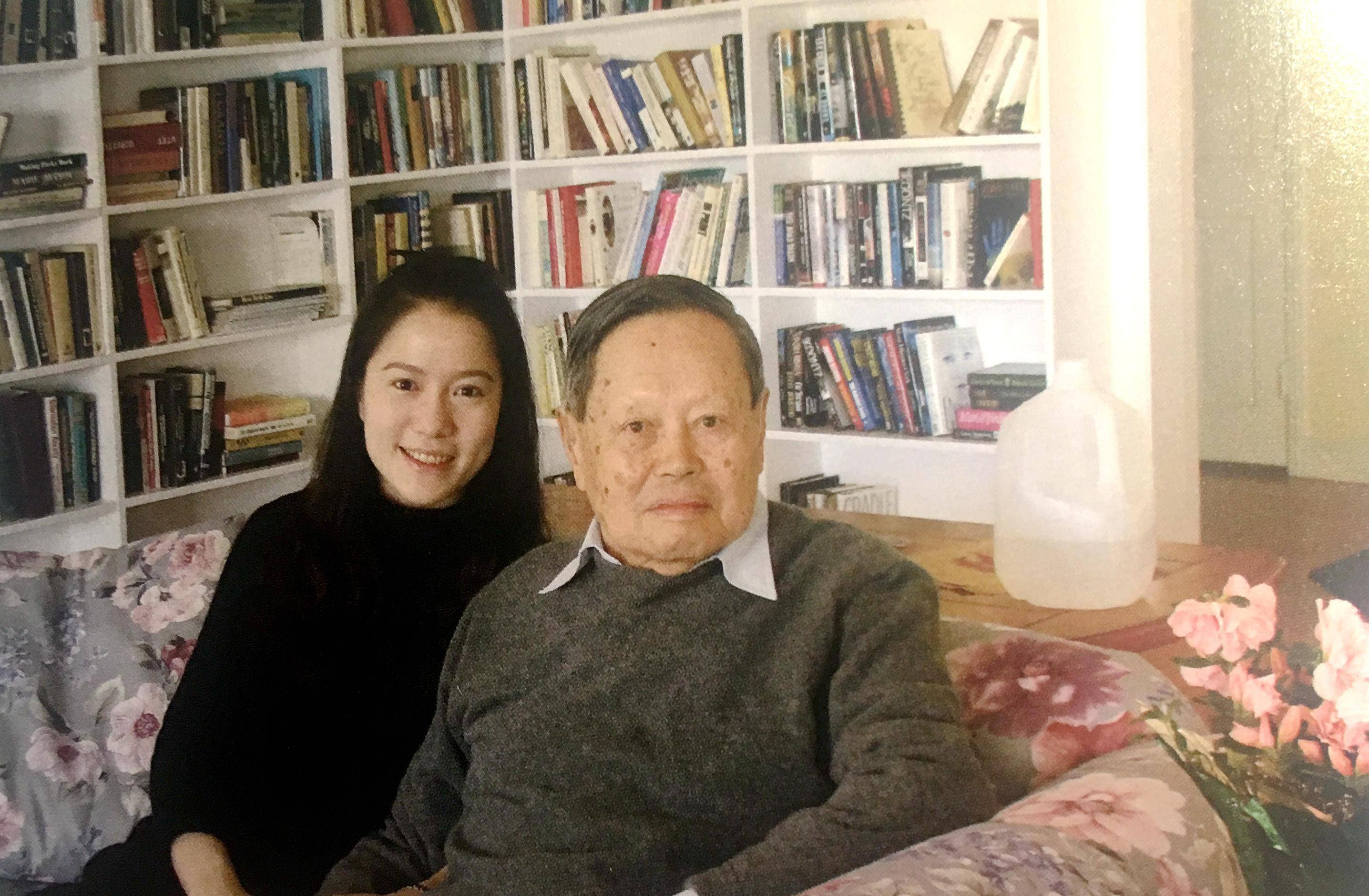 原创2004年,28岁翁帆嫁给了82岁杨振宁,翁帆的婚姻观不一般