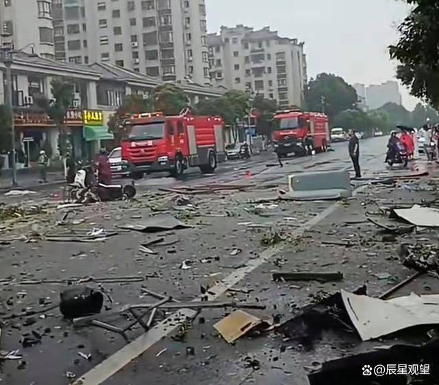 江苏盐城烧烤店爆炸后续,有人在外墙躲避,燃气问题应引起重视