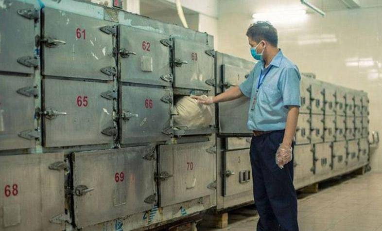 火葬场搬尸工:不印名片,不拍照,终日与尸体打交道,收入高薪?