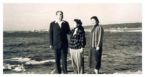 她是冯玉祥的夫人,建国后当了15年部长,后为副国级,儿子授少将_李德全