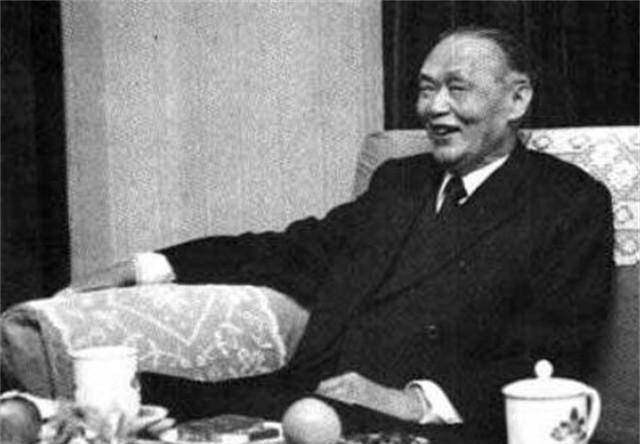 1981年越南飞行员出逃事件:抢夺直升机,带领9人投奔中国_乔清陆_黎笋
