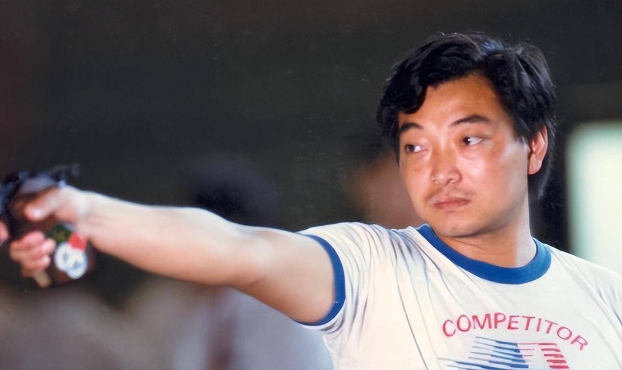 "中国首金得主"许海峰晚年:66岁住单位房,视力衰退,尽显老态