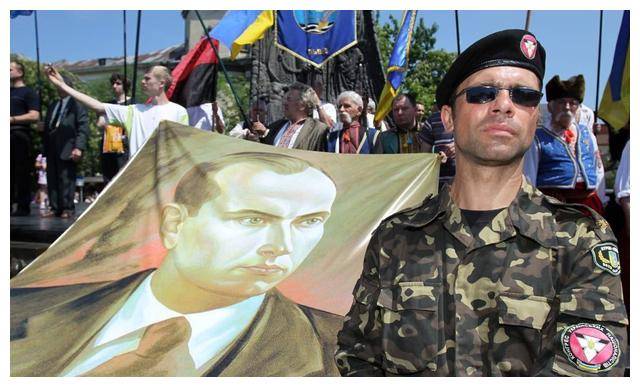 2010年1月,前乌克兰总统尤先科,追授斯捷潘·班德拉为"乌克兰英雄"