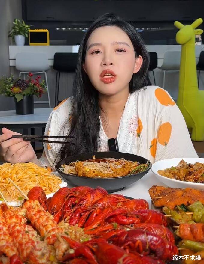 网红"小贝饿了"官宣产子,怀孕期重油重盐重辣,儿子双颈顶偏大