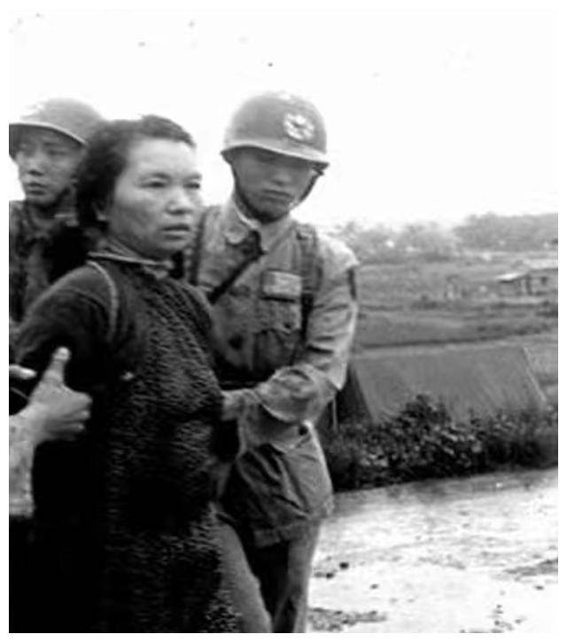 他俩是余则成和翠平原型,因一块牛排暴露,蒋介石痛恨要亲见死刑