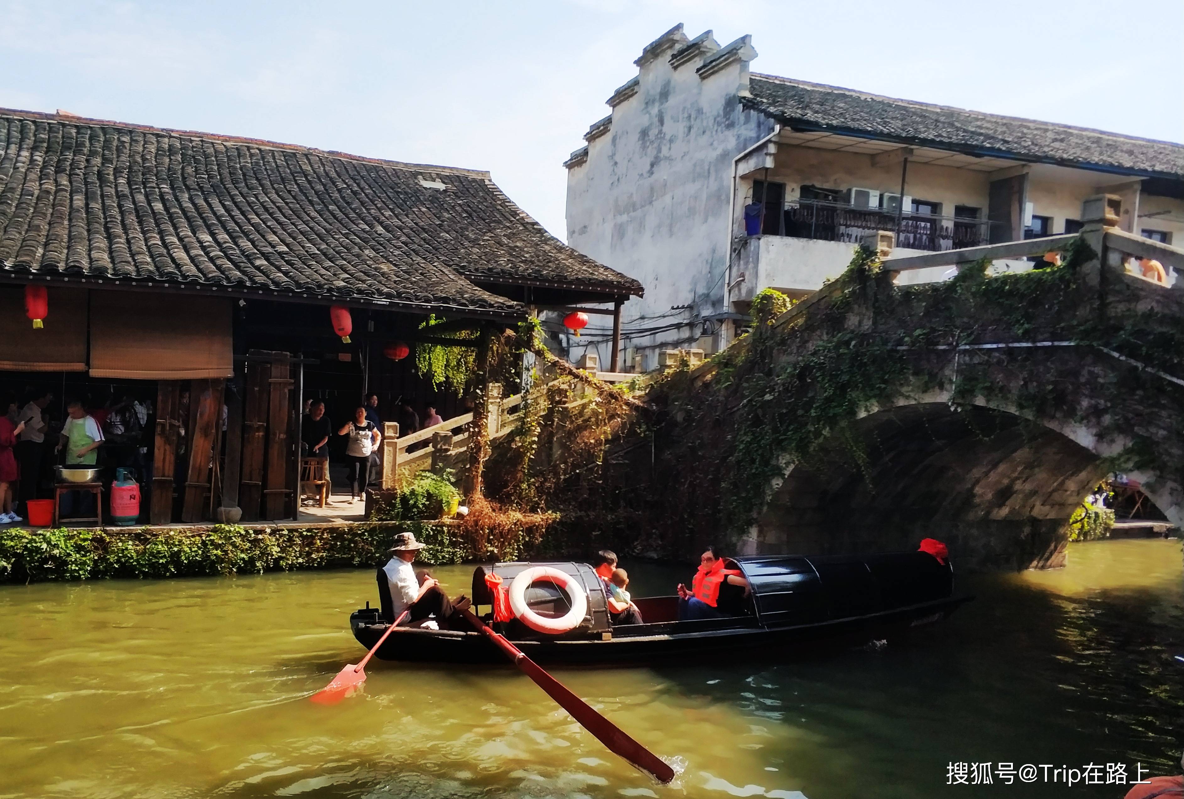 绍兴city walk,被密集的人文景点包围,每一步都是历史