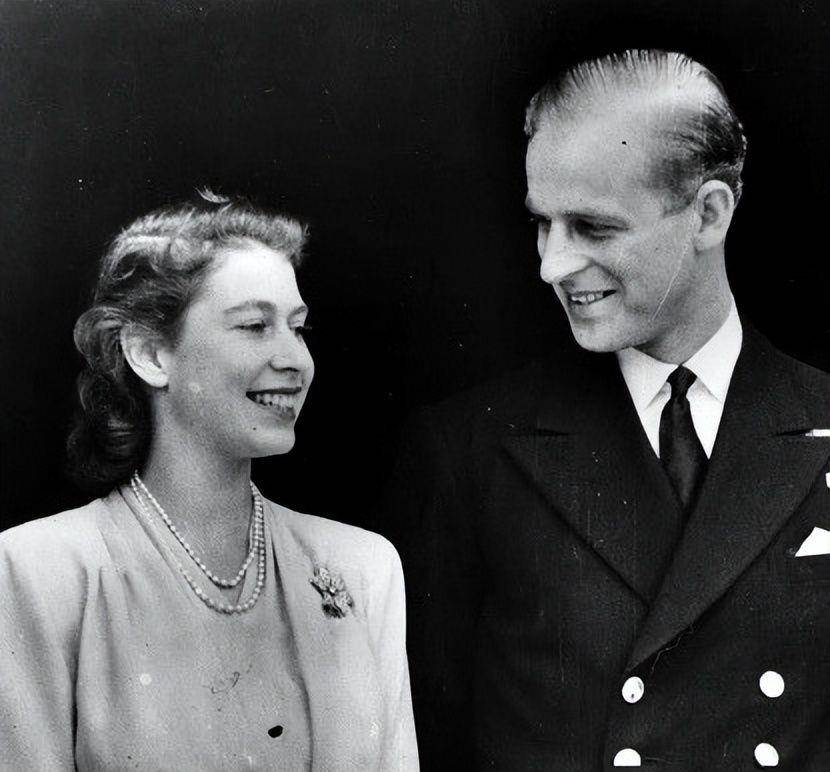 美国总统夫妻:老布什和妻子相守73年,同年相继离世_芭芭拉_婚姻